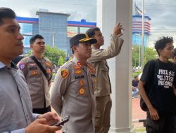 Polisi Kawal Aksi Mahasiswa UNIMAL di Kantor Wali Kota Lhokseumawe