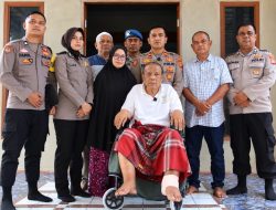 Peduli Purnawirawan, Kapolres Lhokseumawe Salurkan Kursi Roda dan Sembako