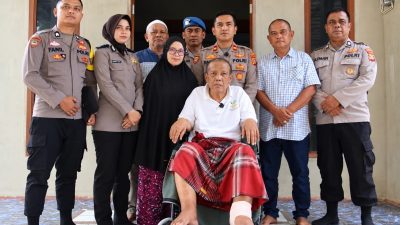 Peduli Purnawirawan, Kapolres Lhokseumawe Salurkan Kursi Roda dan Sembako