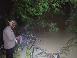 Antisipasi Banjir, Polsek Kuta Makmur Pantau Debit Air Sungai di Sejumlah Desa