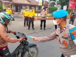 Polsek Banda Sakti Bagikan Masker kepada Warga, Antisipasi Dampak Kabut Asap di Lhokseumawe