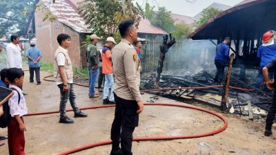 Polisi Hadir di TKP Kebakaran Dua Rumah di Muara Dua, Lakukan Pengamanan dan Penyelidikan