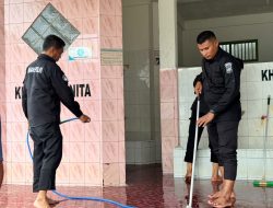 Sambut HUT ke-75 Humas Polri, Personel Polres Lhokseumawe Bersihkan Masjid Al-Mabrur