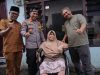 Kapolres Lhokseumawe Bantu Kursi Roda dan Sembako untuk Lansia Lumpuh di Pusong Baru