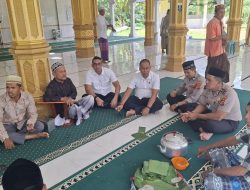 Kapolsek Simpang Keuramat Shalat Jumat Bersama Warga, Pererat Silaturahmi dengan Tokoh Agama